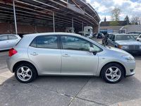 Gebraucht Toyota Auris Luna 97 PS (71 kW) 2007 Silber Kleinwagen