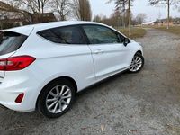 Gebraucht Ford Fiesta 101 PS (74 kW) 2018 Weiß Kleinwagen