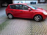 Second-hand Kia Ceed 105 CP (77 kW) 2009 Roșu Hatchback