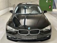 Gebraucht BMW 318 136 PS (100 kW) 2016 Schwarz Limousine