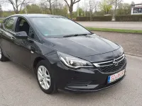 Gebraucht Opel Astra Selection 105 PS (77 kW) 2016 Schwarz Limousine