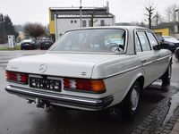 Gebraucht Mercedes 200 94 PS (69 kW) 1980 Weiß Limousine