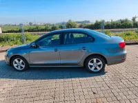 Gebraucht VW Jetta 105 PS (77 kW) 2011 Grau Limousine