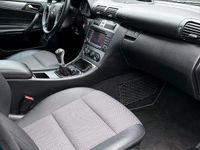 Gebraucht Mercedes C180 Avantgarde 143 PS (105 kW) 2006 Blau Limousine