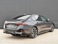 Gebraucht BMW i5 M Sport 250 kW (340 PS) 2023 Frozen deep grey ii metallic Limousine