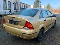 Gebraucht Ford Focus 102 PS (75 kW) 2000 Gold Limousine