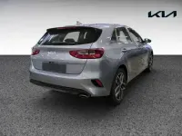 Gebraucht Kia Ceed Spirit 140 PS (102 kW) 2025 Css) lunarsilber met. (silber Kleinwagen