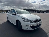 Gebraucht Peugeot 308 Active 120 PS (88 kW) 2017 Weiß Limousine