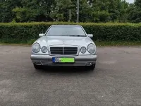 Używany Mercedes E200 Elegance 136 KM (100 kW) 1999 Srebrny Sedan/Limuzyna