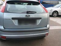 Second-hand Ford Focus 101 CP (74 kW) 2005 Albastru Break