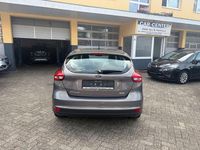 Gebraucht Ford Focus Ambiente 101 PS (74 kW) 2015 Braun Limousine