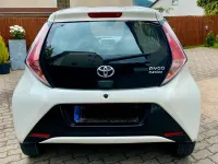 Gebraucht Toyota Aygo X-play 69 PS (50 kW) 2016 Weiß Kleinwagen