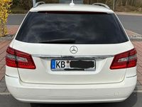 Gebraucht Mercedes E220 Avantgarde 170 PS (125 kW) 2011 Weiß Limousine