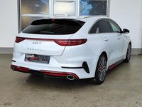 Gebraucht Kia ProCeed Comfort 204 PS (150 kW) 2021 (hw2) deluxeweiss met. Kleinwagen