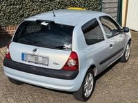 Gebraucht Renault Clio II 90 PS (66 kW) 2004 Silber Kleinwagen