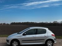 Gebraucht Peugeot 206 75 PS (55 kW) 2003 Silber Kleinwagen