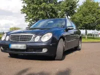 Gebraucht Mercedes E220 150 PS (110 kW) 2002 Schwarz Limousine