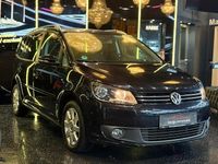 Gebraucht VW Touran Cup 105 PS (77 kW) 2015 Schwarz Van / Kleinbus