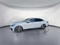 Neu BMW 550e Comfort Edition 489 PS (359 kW) 2026 Grau Limousine