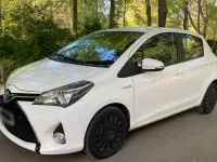 Gebraucht Toyota Yaris Hybrid 73 PS (53 kW) 2017 Weiß Kleinwagen