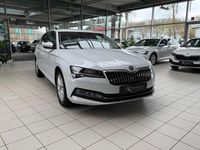 Gebraucht Skoda Superb Style 150 PS (110 kW) 2024 (moonweiss metallic) Kombi