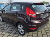 Gebraucht Ford Fiesta Titanium 97 PS (71 kW) 2010 Rot Kleinwagen