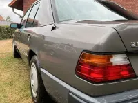 Gebraucht Mercedes 200 118 PS (86 kW) 1988 Grau Limousine