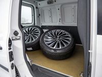 Second-hand VW Caddy 102 CP (75 kW) 2019 Alb Monovolum