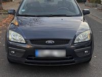 Usata Ford Focus 101 CV (74 kW) 2006 Grigio Utilitaria