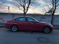 Gebraucht BMW 318 136 PS (100 kW) 2015 Rot Limousine