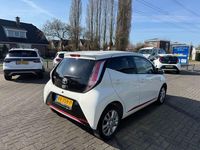 Gebraucht Toyota Aygo 69 PS (50 kW) 2018 Weiß Kleinwagen