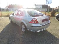 Gebraucht Ford Mondeo Ghia 125 PS (91 kW) 2006 Kristallsilber metallic Limousine