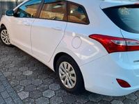 Gebraucht Hyundai i30 Style 110 PS (80 kW) 2017 Weiß Kombi