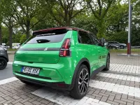 Gebraucht Renault R5 Komfort 110 kW (150 PS) 2024 Popgreen / blackpearlschwar Kleinwagen