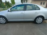 Używany VW Jetta 102 KM (75 kW) 2006 Srebrny Sedan/Limuzyna