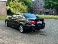 Gebraucht BMW 325 Basis 218 PS (160 kW) 2011 Schwarz Limousine