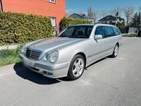 Second-hand Mercedes E240 170 CP (125 kW) 2000 Argintiu Break