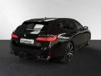Gebraucht BMW 520 M Sport 197 PS (144 kW) 2025 Black sapphire metallic Kombi