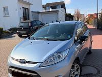 Gebraucht Ford Fiesta Titanium 95 PS (69 kW) 2012 Blau Kleinwagen