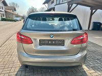Gebraucht BMW 218 Active Tourer Advantage 136 PS (100 kW) 2016 Silber Van / Kleinbus