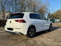Gebraucht VW Golf VIII Move 131 PS (96 kW) 2024 Weiß Limousine