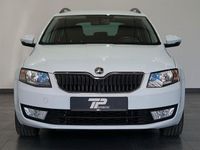 Gebraucht Skoda Octavia Ambition 150 PS (110 kW) 2015 Weiß Kleinwagen