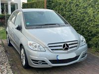 Gebraucht Mercedes B180 116 PS (85 kW) 2011 Silber Van / Kleinbus