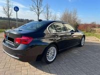 Gebraucht BMW 320 Luxury Line 184 PS (135 kW) 2018 Black sapphire metallic Limousine