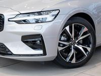 Neu Volvo V60 Plus 197 PS (144 kW) 2025 Silber Kombi