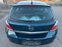 Gebraucht Opel Astra Edition 105 PS (77 kW) 2007 Grün Limousine