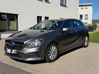 Gebraucht Mercedes A180 122 PS (89 kW) 2016 Grau Limousine