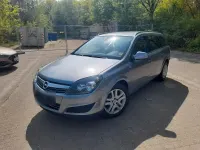 Używany Opel Astra 90 KM (66 kW) 2010 Srebrny Kombi