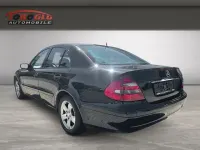 Usado Mercedes E200 122 CV (89 kW) 2005 Negro Berlina