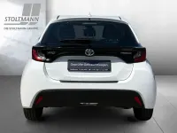 Gebraucht Toyota Yaris Hybrid 116 PS (85 kW) 2023 Weiß Limousine